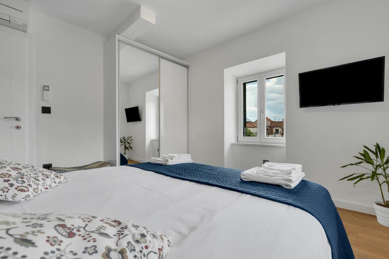 The Square Makarska, Lux App In The Heart Of The City Esterno foto