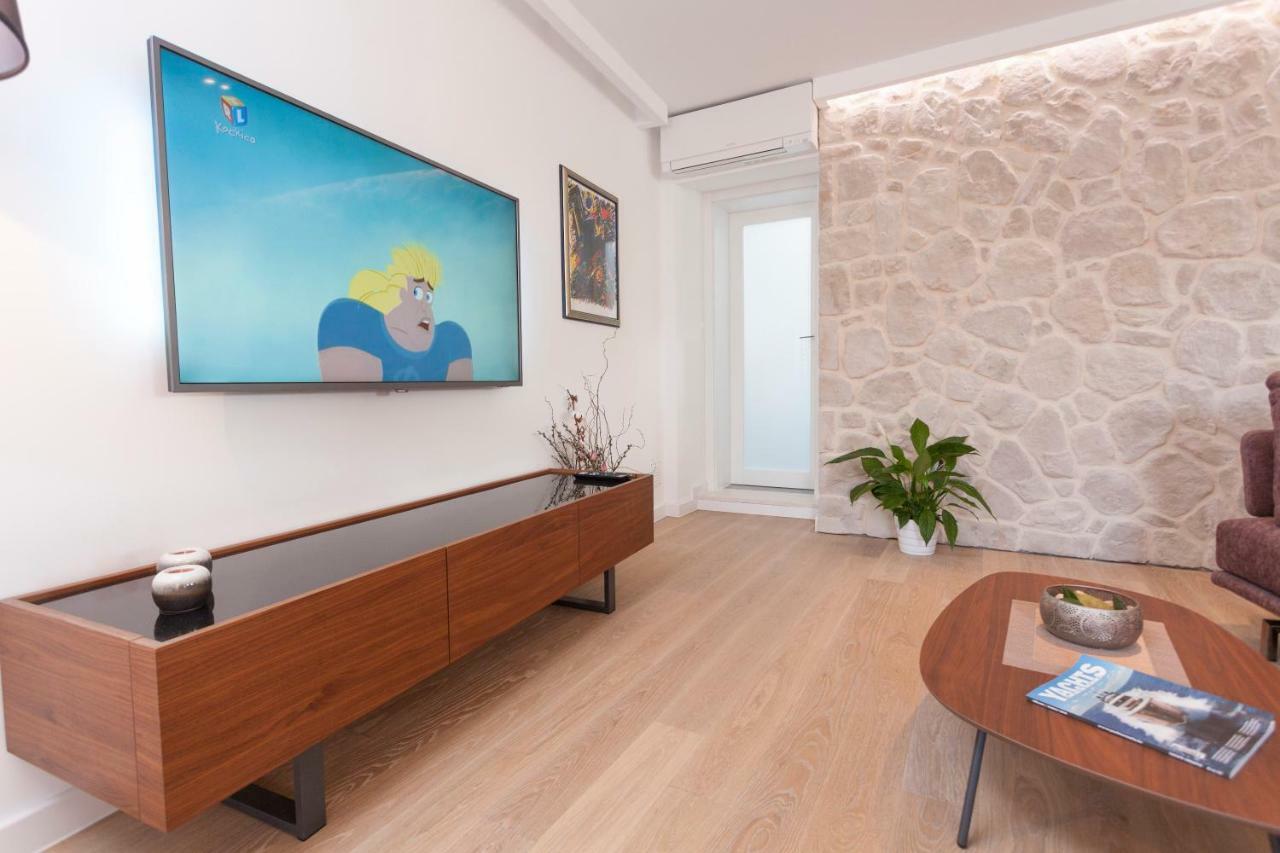 The Square Makarska, Lux App In The Heart Of The City Esterno foto