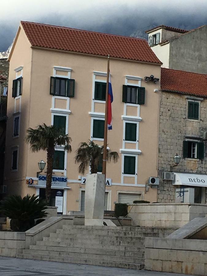 The Square Makarska, Lux App In The Heart Of The City Esterno foto
